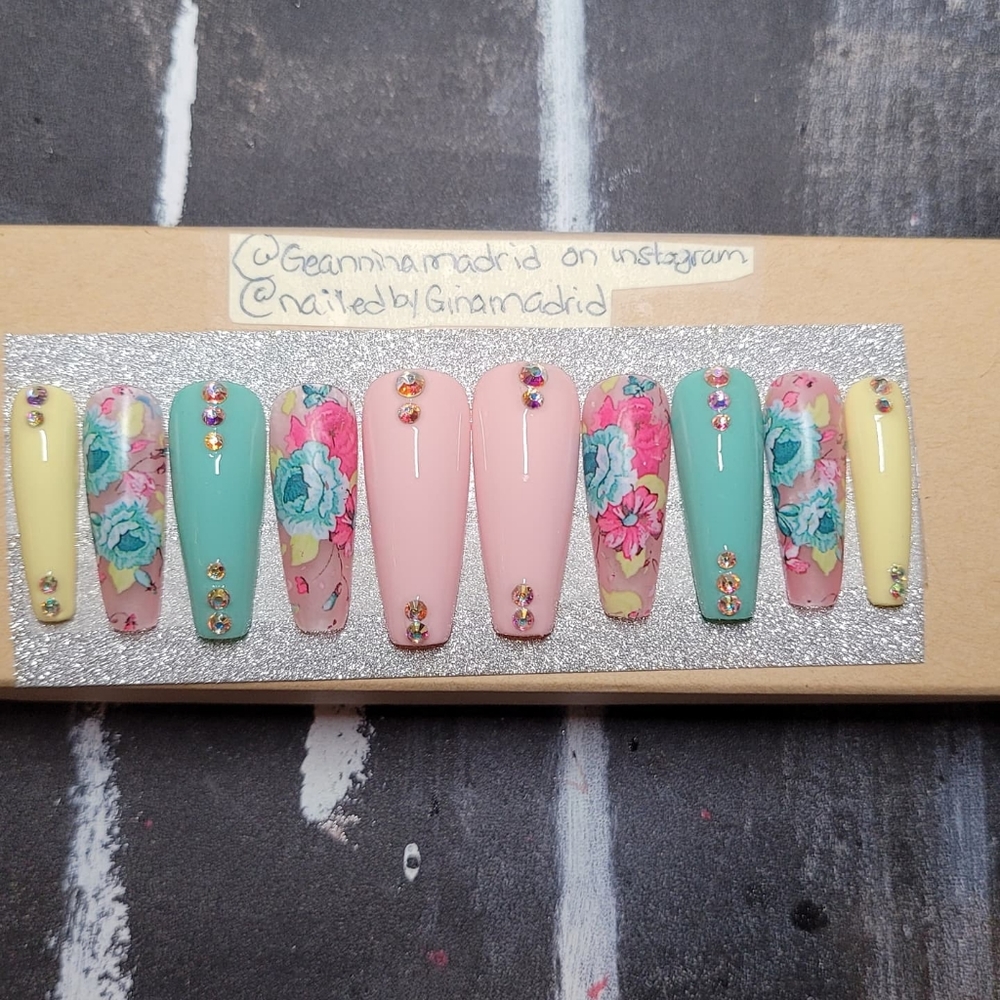 Press on nails
